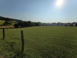 Umgebung neben dem Haus