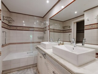 Apartment Elviria Features 14
