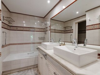 Apartment Elviria Features 9