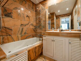 Apartment Elviria Features 6