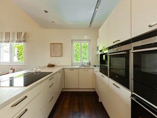 Villa Elviria Features 25