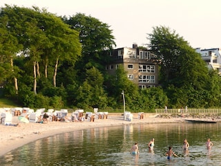 Vom Strand aus : meerseitige oberste Etage
