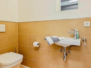 WC am Schlafzimmer 1