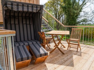 Terrasse mit Strandkorb