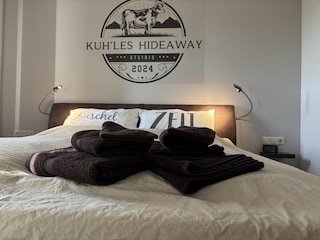 Schlafzimmer 1 (Almensicht)