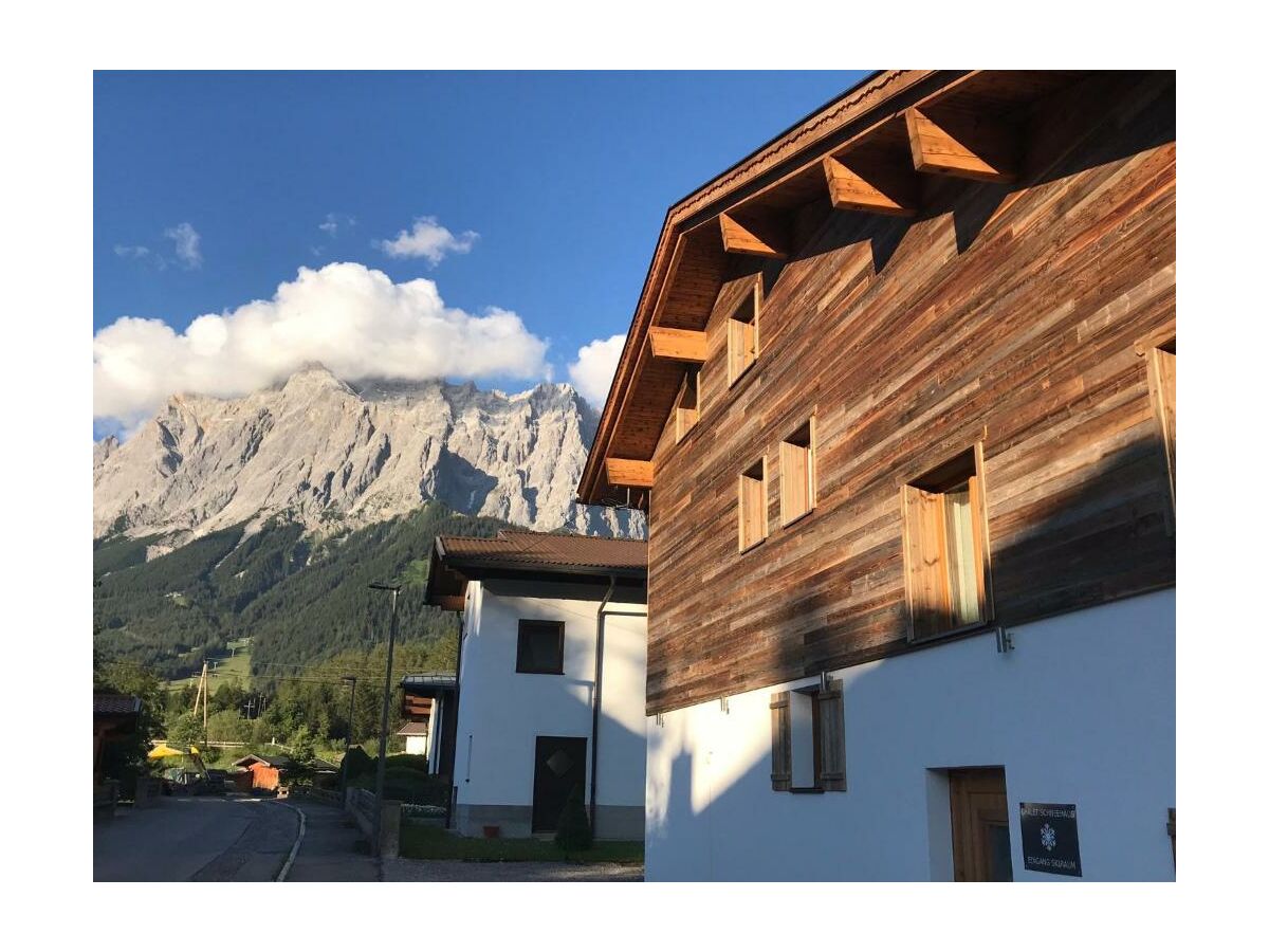 Seitliche Ansicht mit Zugspitze