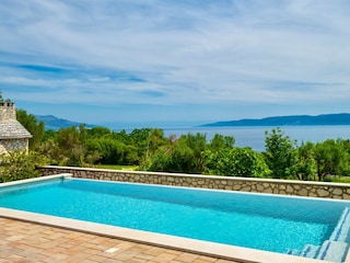 Pool, Meerblick