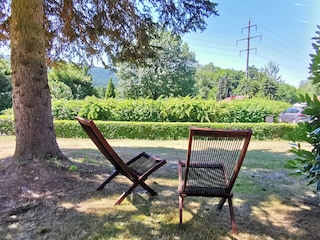Relaxen im Garten im Sommer