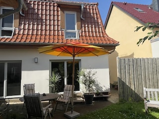 Terrasse hinter dem Haus