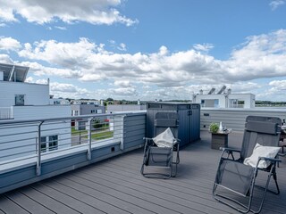 Dachterrasse mit Sonnenliegen und Bestuhlung, 360 Grad rundumblick, Seeblick Ferien ORO