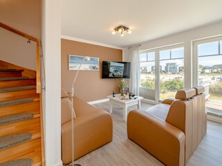 Wohnzimmer mit freiem Blick auf die Ostsee im Strand Hus by Seeblick Ferien ORO