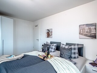 Schlafzimmer mit seitlichem Schleiblick, Lootsen Hus by Seeblick Ferien ORO