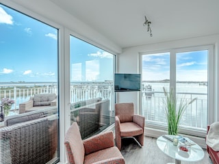 oberstes Stockwerk Galerie mit Schlafsofa, TV, angrenzend die Dachterrasse, Lootsen Hus by Seebli...