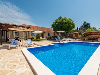 Ferienhaus Zapužane Außenaufnahme 1