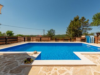 Ferienhaus Zapužane Außenaufnahme 11