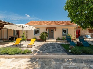 Ferienhaus Zapužane Außenaufnahme 19