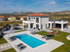 Villa Lacus a Vrana con piscina