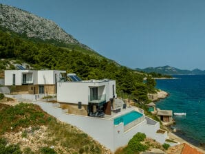 Beachfront villa Luce with seaview and pool - Trstenik - image1