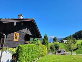 Das Haus mit dem Hohen Göll im Hintergrund