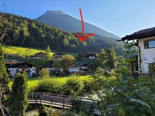 Auf einer kleinen Anhöhe über dem Dorf + Hochkalter