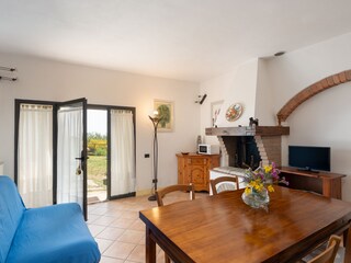 Unit 1 kitchen-dining (sofabed)