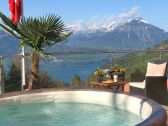 Privater Terrasse mit Whirlpool + Berg- und Seesicht