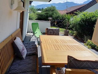 Terrasse Südseite mit Bergblick