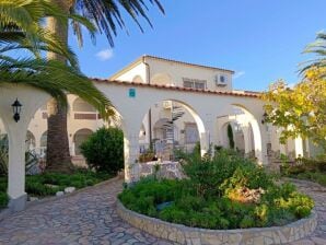 aan het kanaal met bootlancering Paradies 83