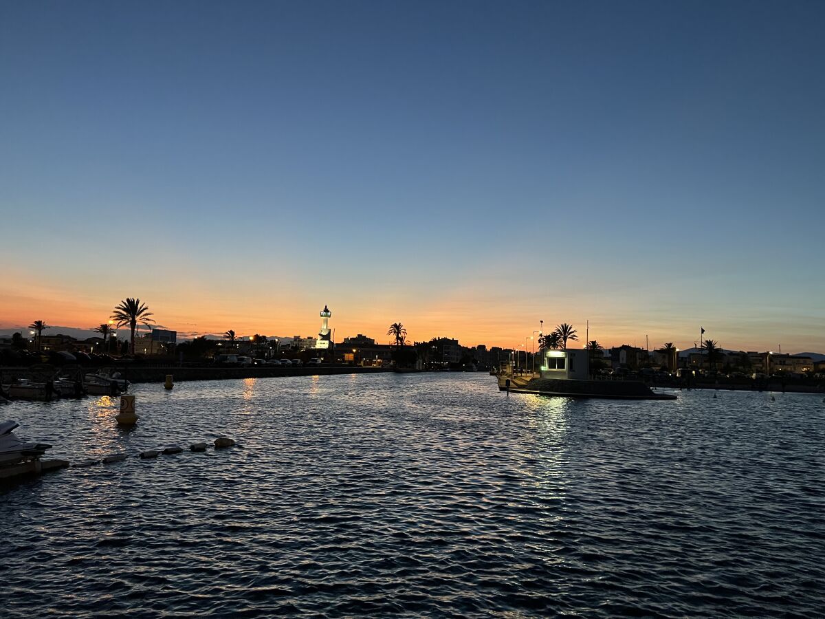 Sonnenuntergang an der Hafenausfahrt von Empuriabrava