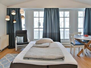 Wohnraum mit Schlafcouch (140x200cm, Boxspringfederung)