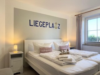 Doppelbett Schlafzimmer 1