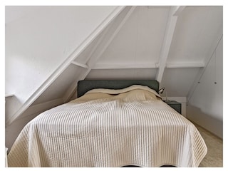 Eerste Schlafzimmer mit viele Kasten