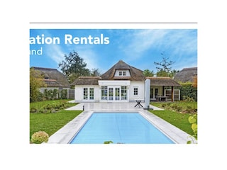 Ferienhaus am Meer mit Schwimmbad in grosem Garten