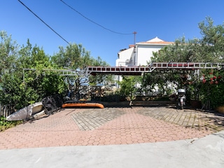 Apartment Arbanija  33
