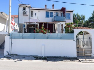 Apartment Arbanija Außenaufnahme 1