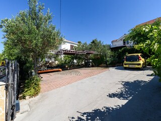Apartment Arbanija  32