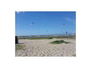 Kitesurfer am Strand Hooksiel