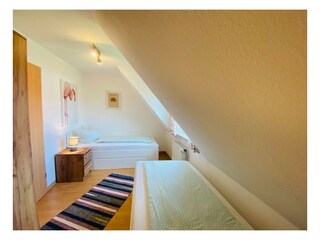 2. Schlafzimmer mit 2 Einzelbetten