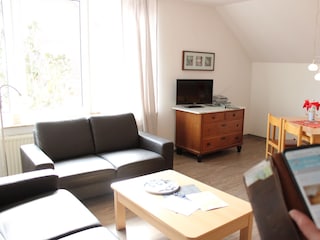 Wohnzimmer mit Esstisch