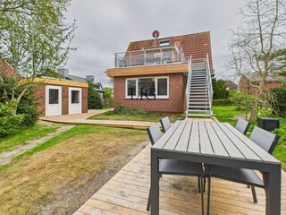 Außenansicht mit Terrasse