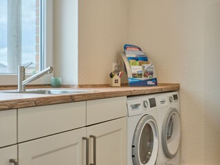 Waschmaschine und Wäschetrocker findest du im HWR