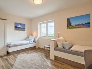 Zwei 90x200 Betten laden hier zum Träumen ein.