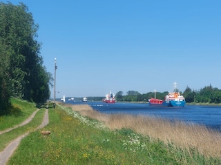 Endlose Radwege säumen den NOK