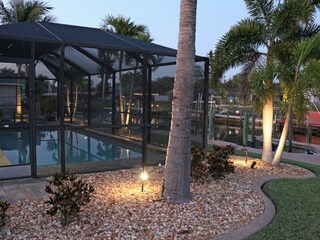 Poolarea der Villa Nessi