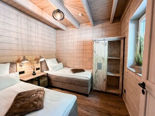 Bedroom 2 with 2 single beds