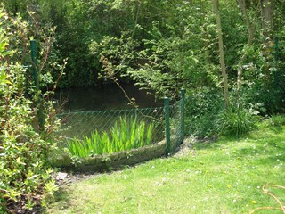 Blick auf den angrenzen kleinen See / Teich