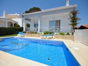 Maison de vacances Spacieuse villa dans la station de Vilamoura avec piscine privée - Vilamoura - image1