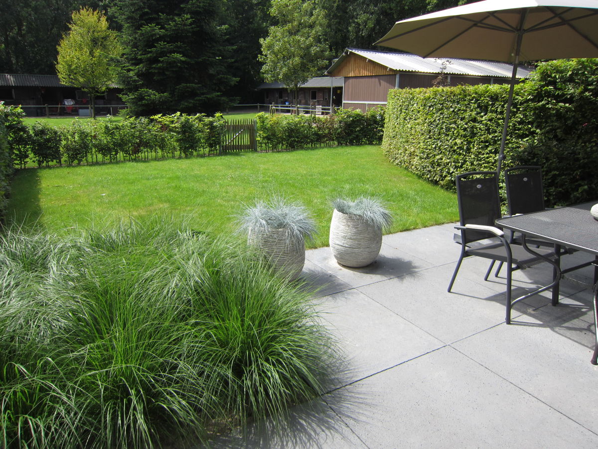 Die Terrasse mit Garten