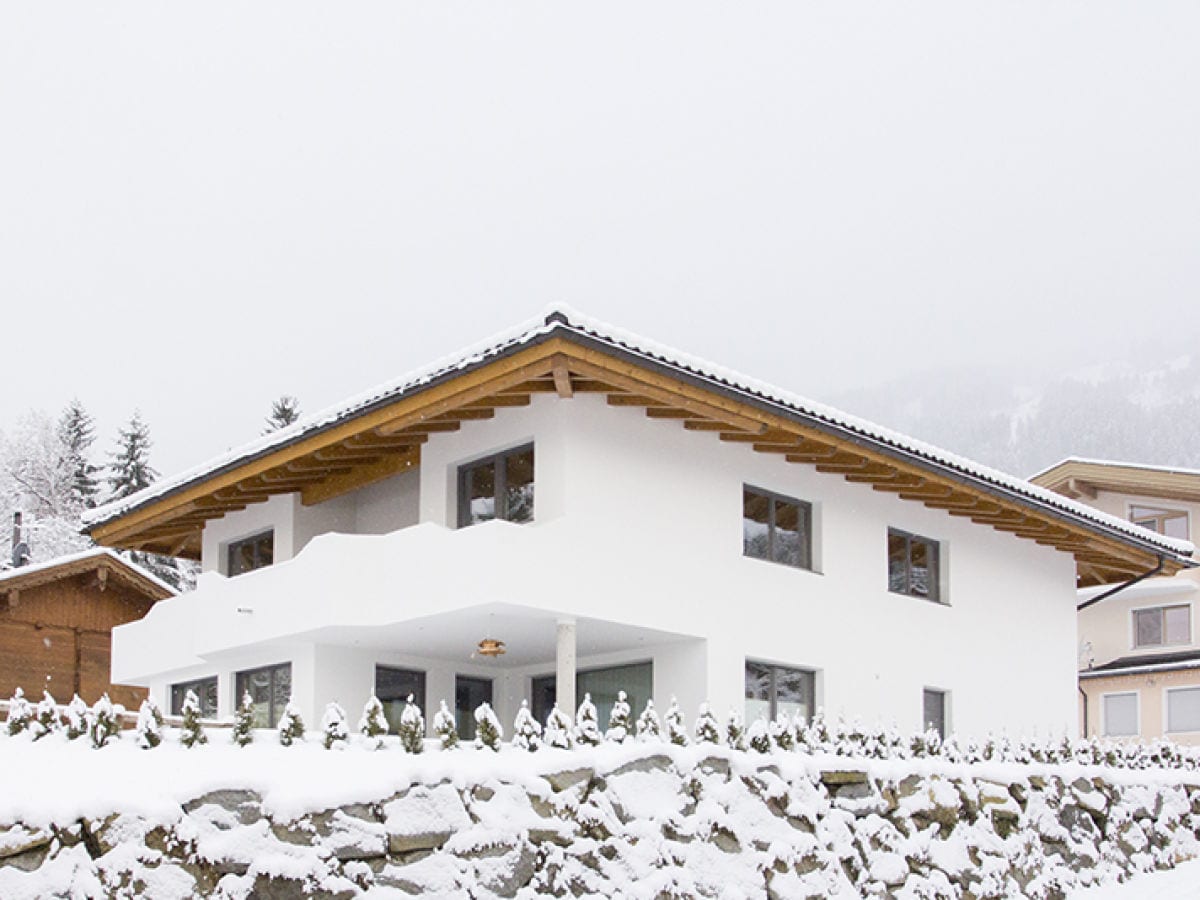 Außenansicht im Schnee