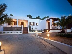 Maison de vacances Villa en bord de mer avec piscine d'eau salée - Sant Josep de sa Talaia - image1